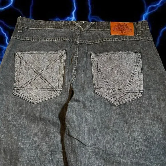 Y2K baggy denim jeans with a unique, distressed look #grunge #streetwear - Picture 5 of 6